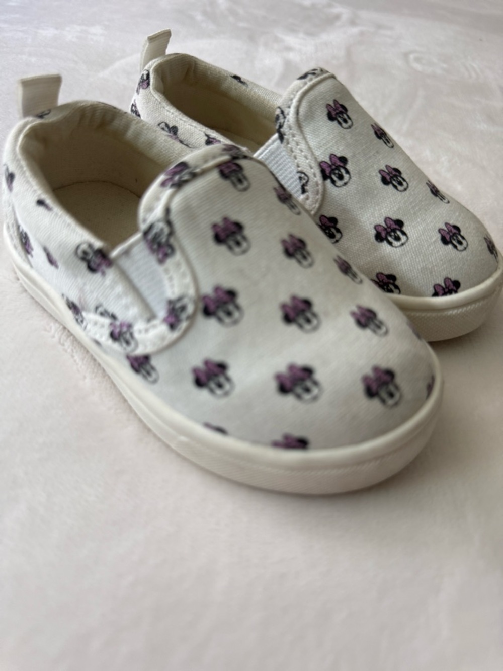 GAP White Canvas Slip-On Sneakers with Pink Bow Print